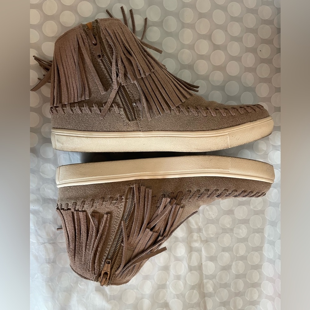 Fringed moccasin sneaker/booties size 7.5